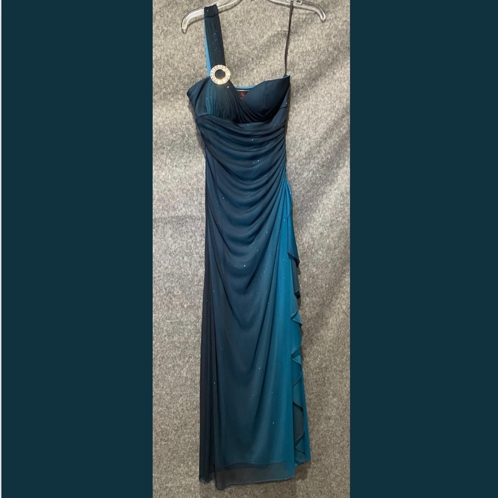 Elegant one shoulder teal formal gown, juniors size 5